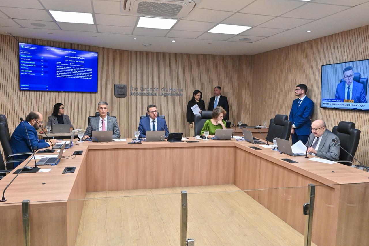 Comissão de Finanças aprova diretrizes da LOA 2027 e rejeita veto ao Judiciário
