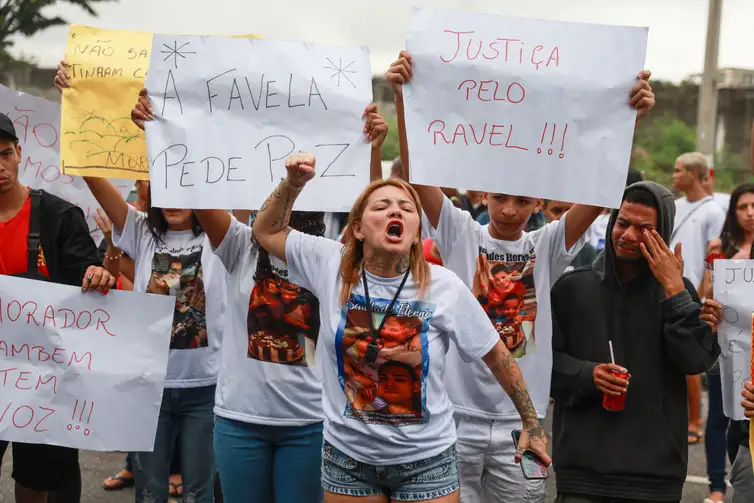 Pesquisa mostra que 90% dos moradores rejeitam operações policiais violentas no Rio