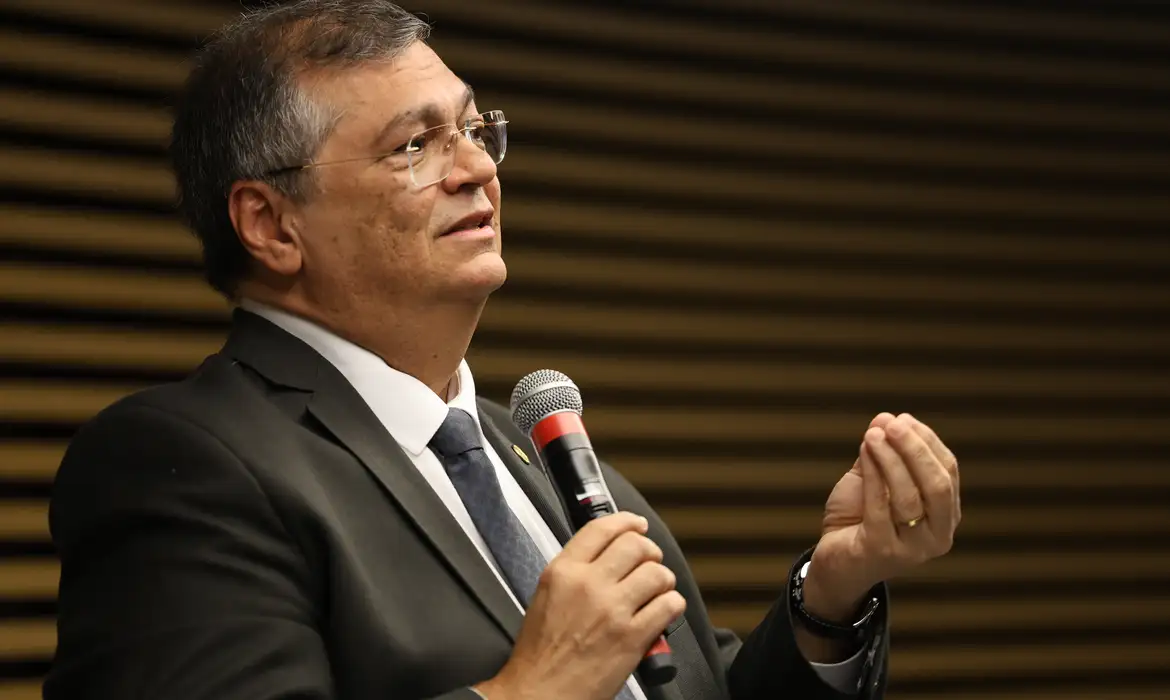 Flávio Dino determina plano para reestruturar fiscalização da CVM