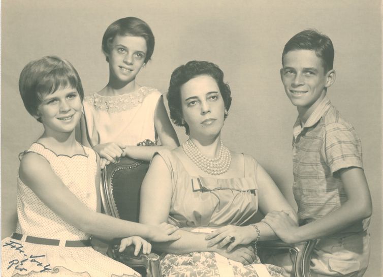 Zuzu Angel usou maternidade para combater a ditadura há 50 anos