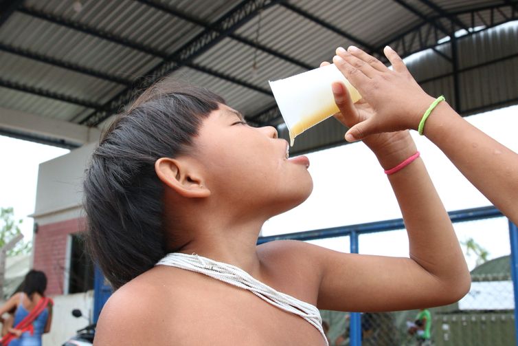 Consumo de ultraprocessados cresce entre povos tradicionais no Brasil