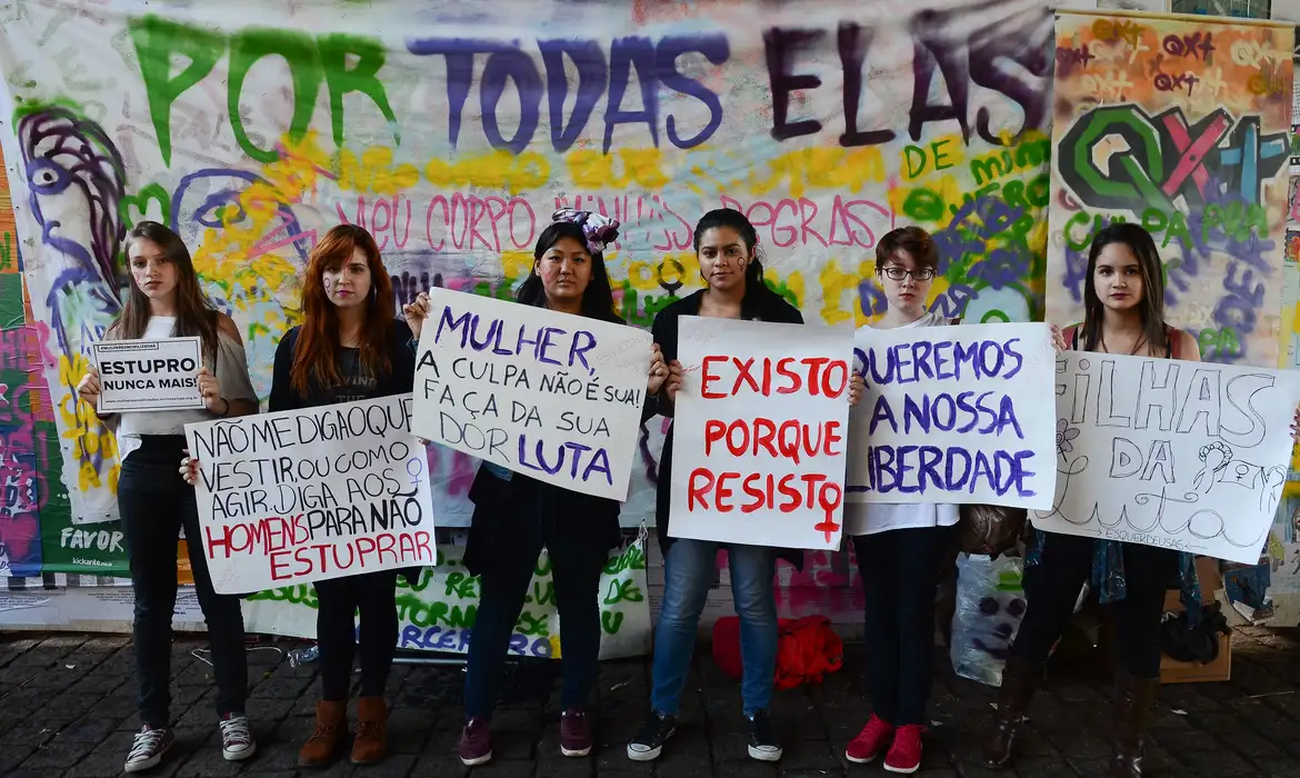 Pesquisa mostra aumento do medo de estupro entre mulheres brasileiras