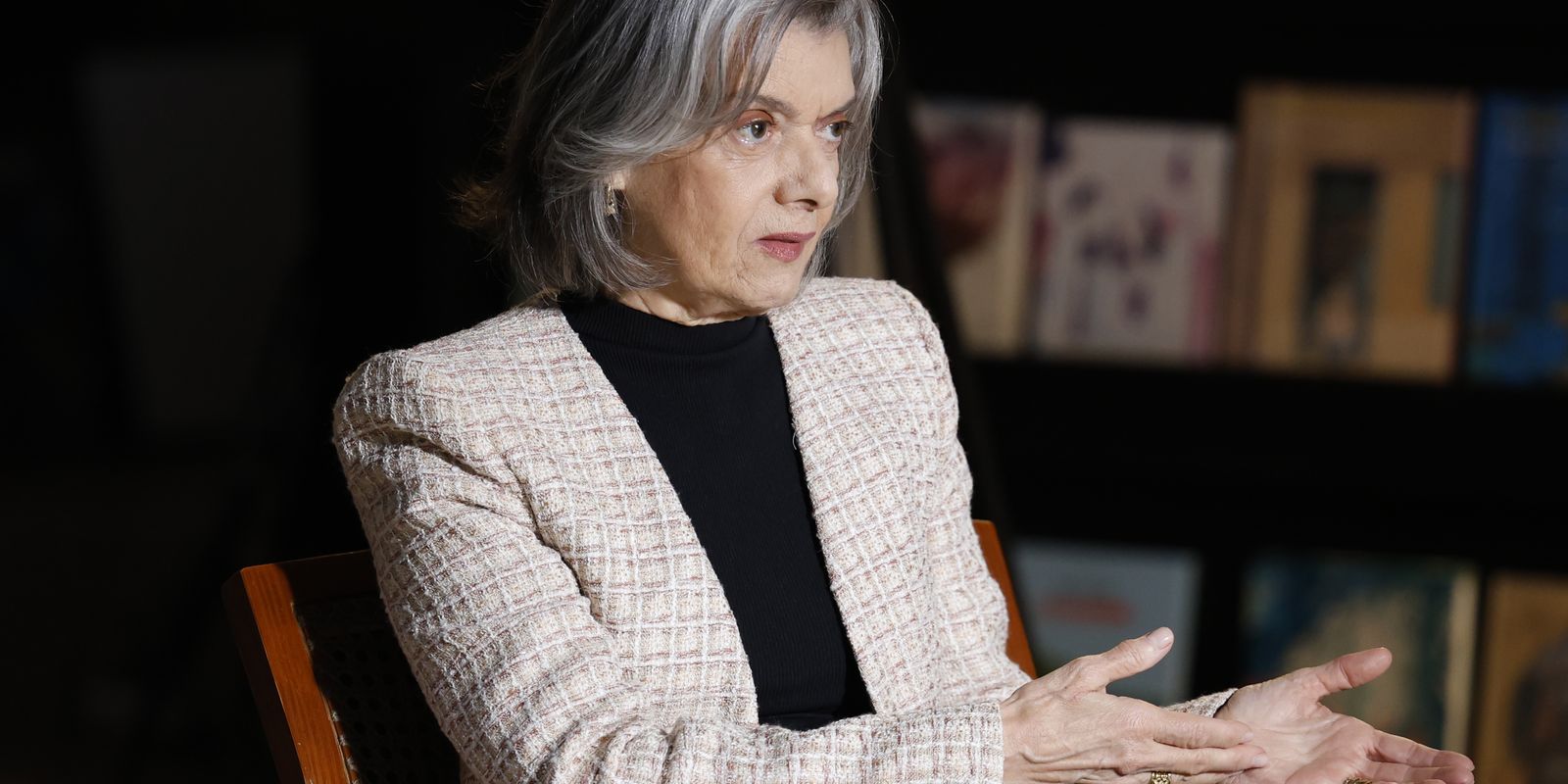 Cármen Lúcia relata que é aconselhada a deixar STF devido a ataques machistas