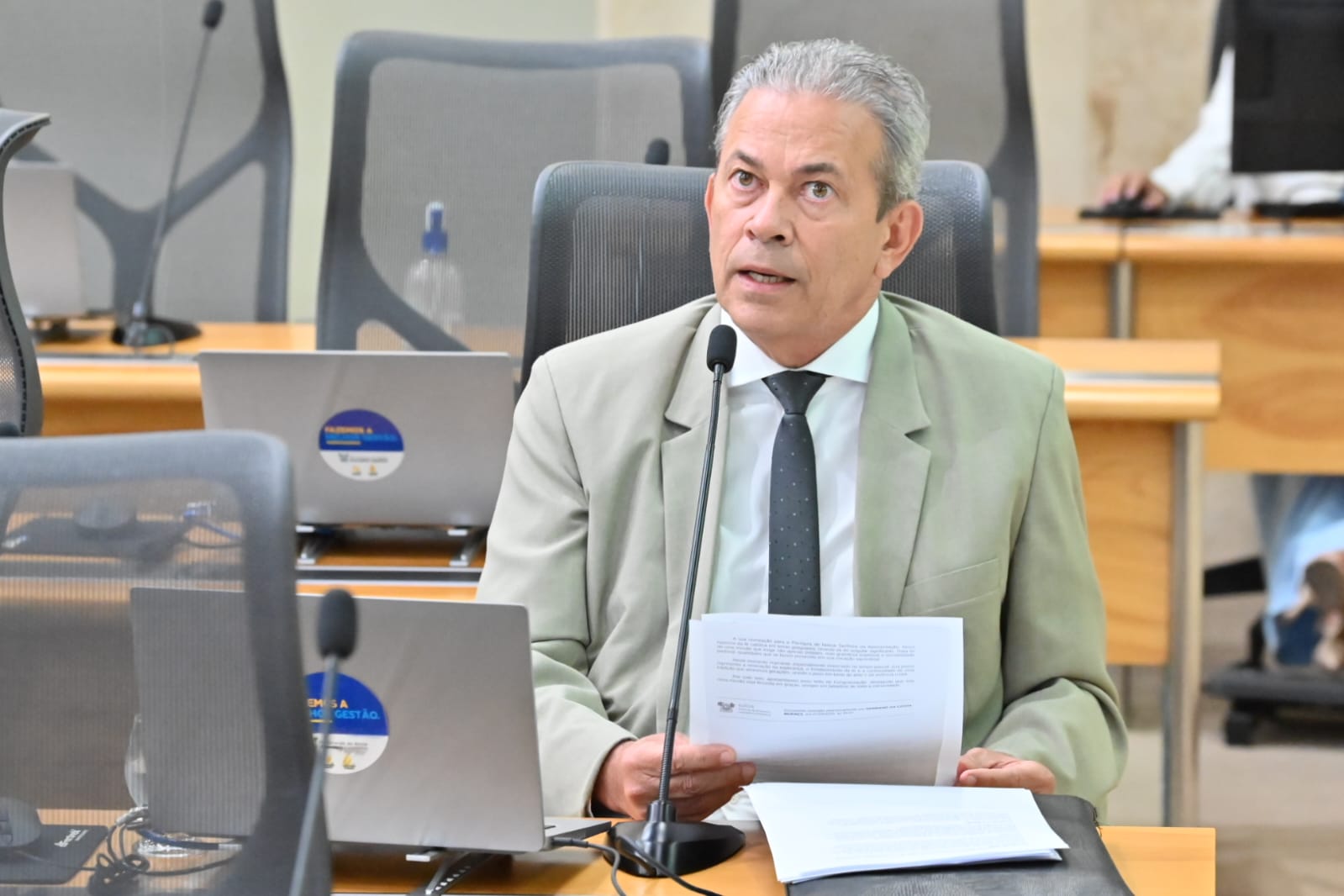 Deputado Hermano Morais homenageia jornalistas e presta condolências por falecimento