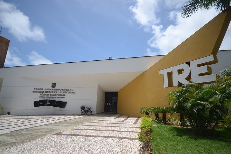 TRE mantém cassação do prefeito e vice de São Miguel do Gostoso por abuso de poder