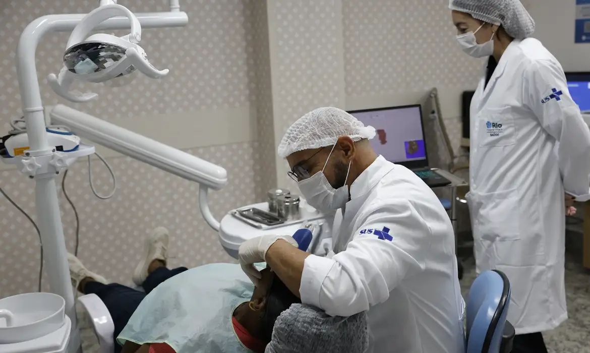 Senado aprova aumento do piso salarial para médicos e dentistas