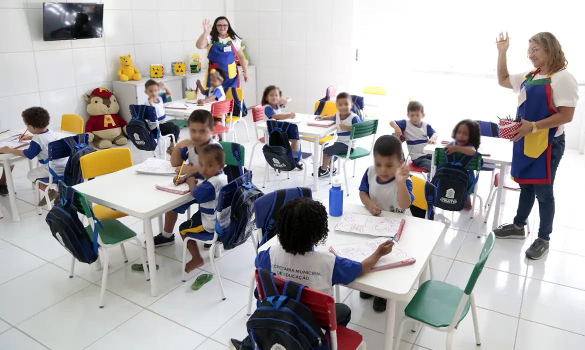 Inicia a escolha dos livros didáticos para educação infantil no triênio 2026-2029