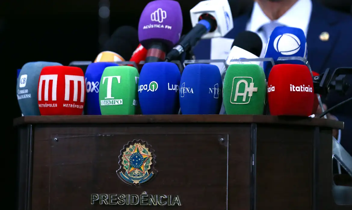 Presidente da Fenaj critica precarização do jornalismo no Dia do Jornalista