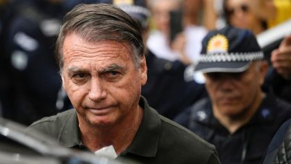 Exames apontam lesão leve na cabeça de Bolsonaro após queda