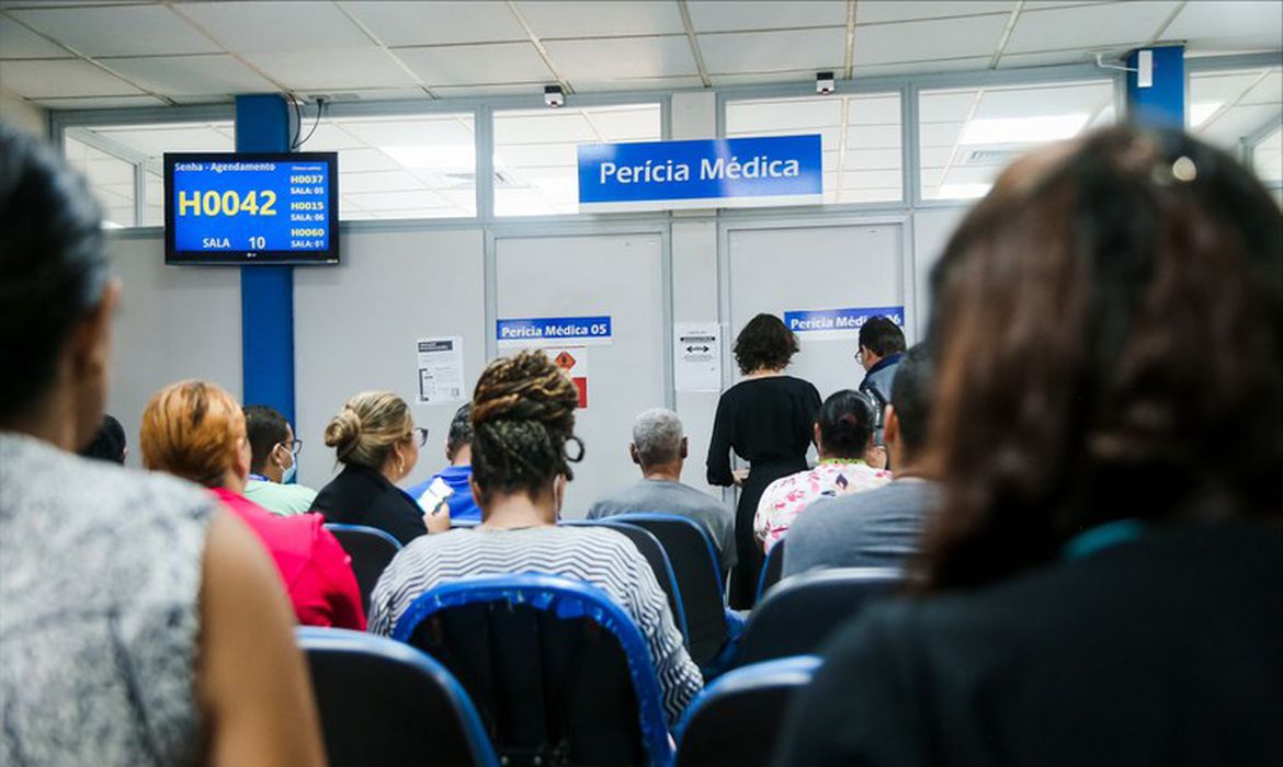 INSS promove mutirão com 19 mil perícias para reduzir fila