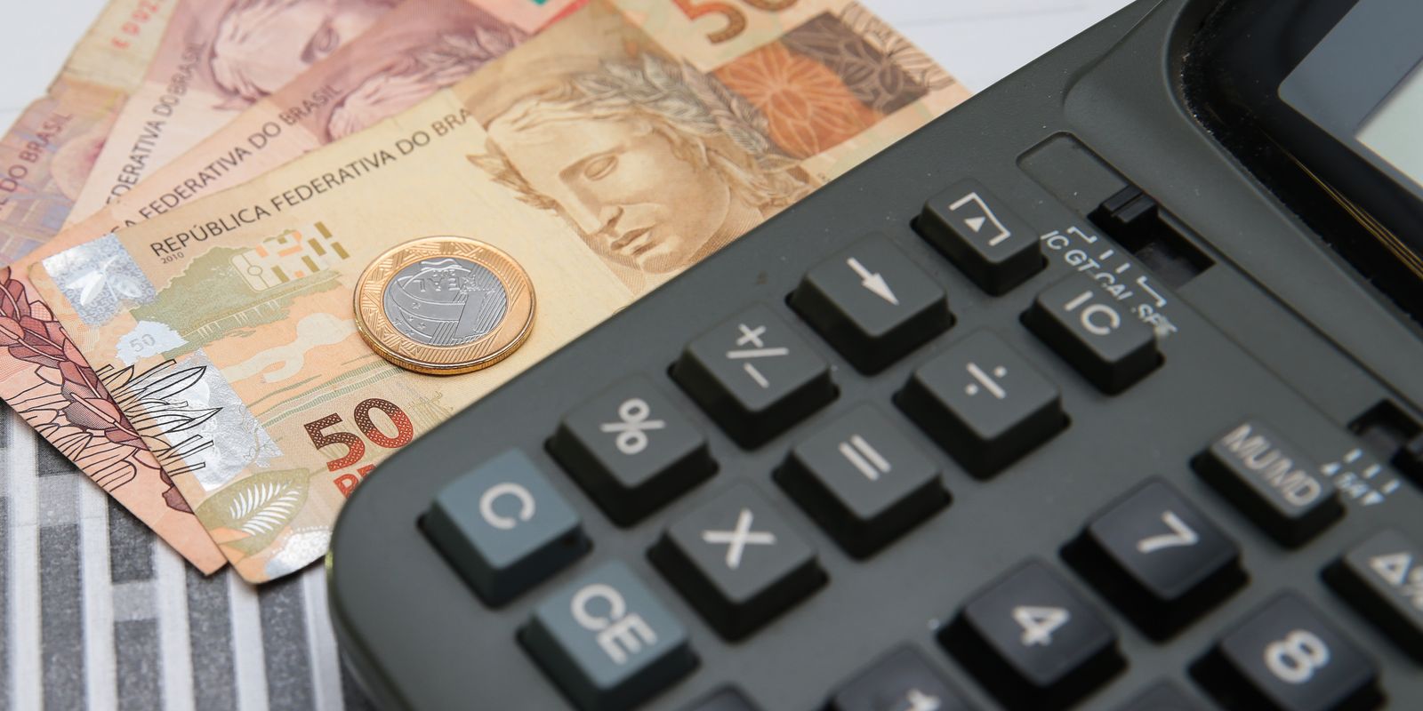 Rendimento dos 10% mais ricos é 13,8 vezes maior que dos 40% mais pobres em 2025