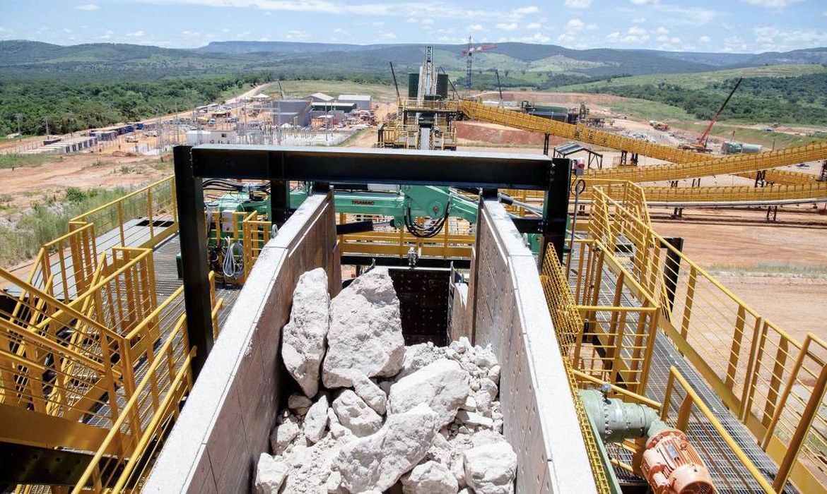 Especialistas e municípios criticam PL sobre minerais críticos aprovado na Câmara